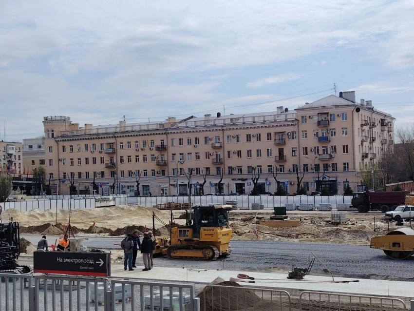 Площадь у железнодорожного вокзала в Волгограде, откуда нередко уезжают в путешествия камышане, снесли до основания