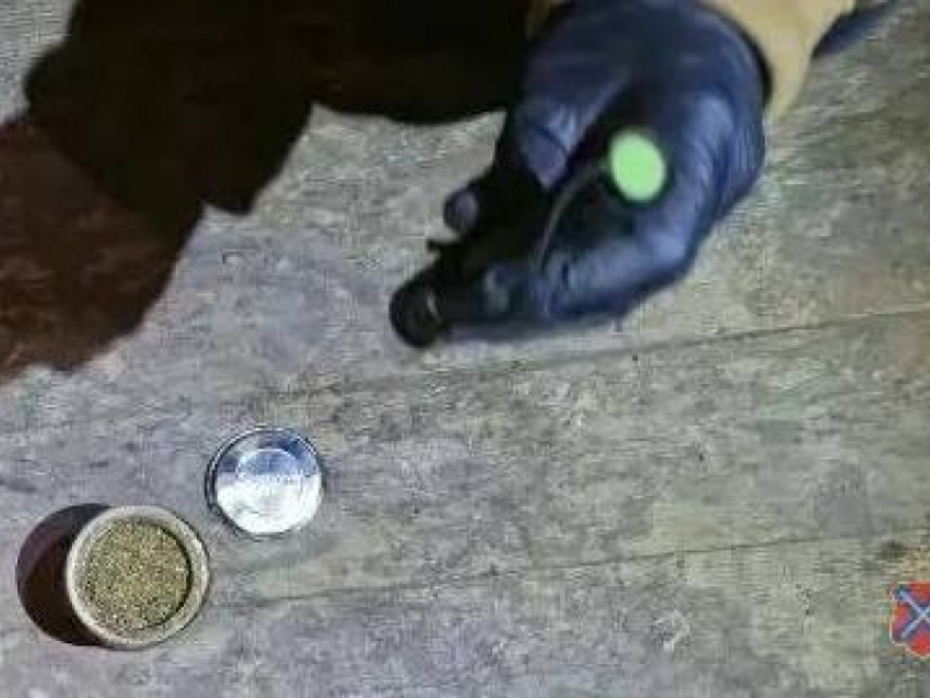 Банка с коноплей «отправила» фигуранта из Камышинского района под административный арест