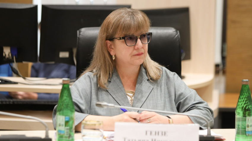 Известная общественная деятельница занята перспективой оклеить заводы и фабрики в Волгоградской области рекламой, что надо больше рожать