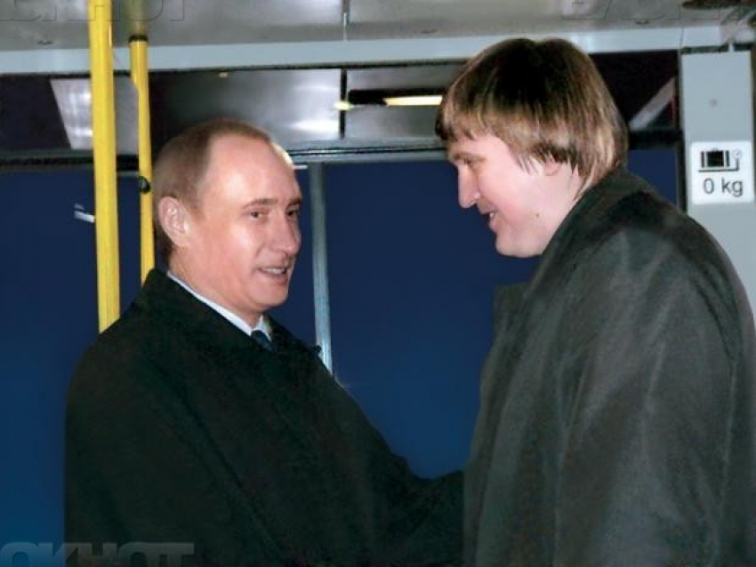 В Волжском отметили политическую дату: 11 лет назад город-спутник посещал молодой Владимир Путин