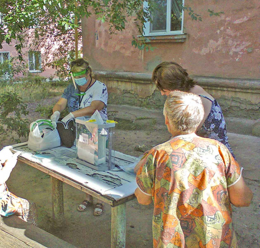 В Волгоградском Облизбиркоме ушли от прямого ответа, законно ли избирателям Камышина голосовать во дворе