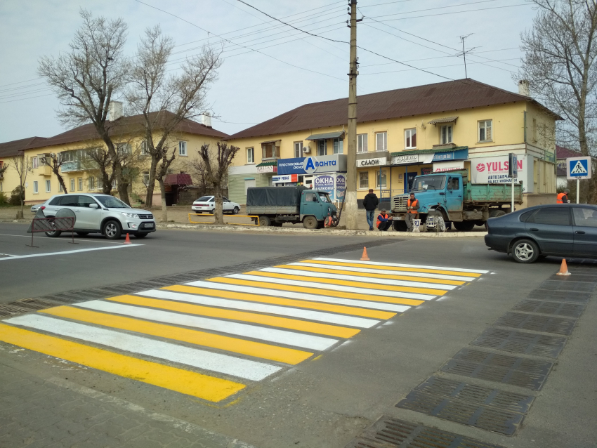 В Камышине приступили к нанесению новой разметки на дорогах