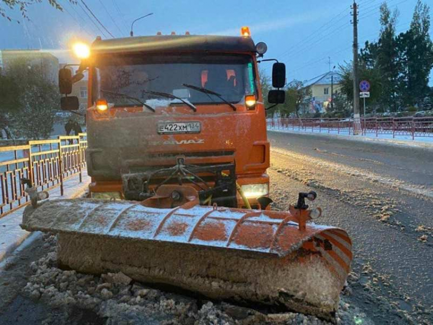 В Камышине службы благоустройства рапортуют, что аврала обледенелого Котельниково в нашем городе не допустят
