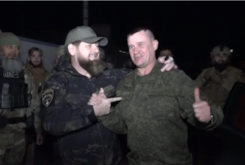 Рамзан Кадыров показал «убитого» украинскими СМИ генерала, принимавшего парад Победы в Волгограде, - «Блокнот Волгограда"