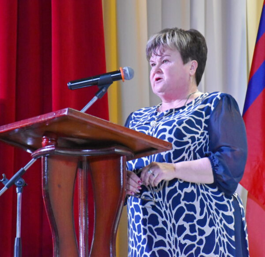 О чем спрашивали на отчете перед жителями главу городского поселения Петров Вал Камышинского района Инну Друзину