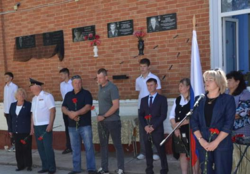 В сельской школе Камышинского района  увековечили память ещё двоих выпускников — участников СВО