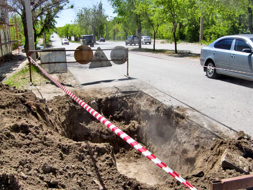 В Камышине вновь понадобилось вскрытие проезжей части улицы Текстильной