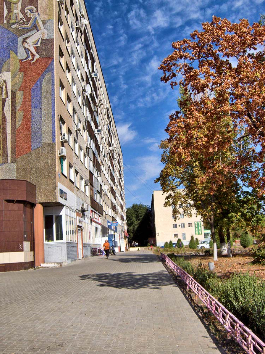 В Камышине в трех больших многоквартирных домах коммунальщики наметили отключение электричества завтра, 16 октября