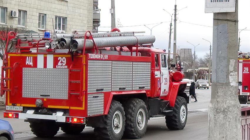 В Камышинском районе ночью на трассе загорелась кабина фуры, пострадавших нет