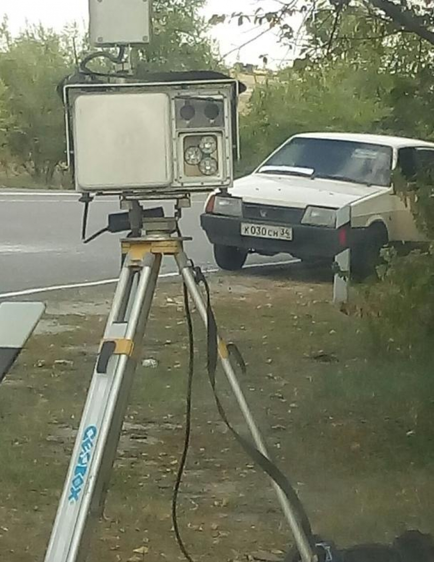 Пользователи соцсетей «разоблачили» под Камышином нестационарную камеру для замера скорости автомобилей