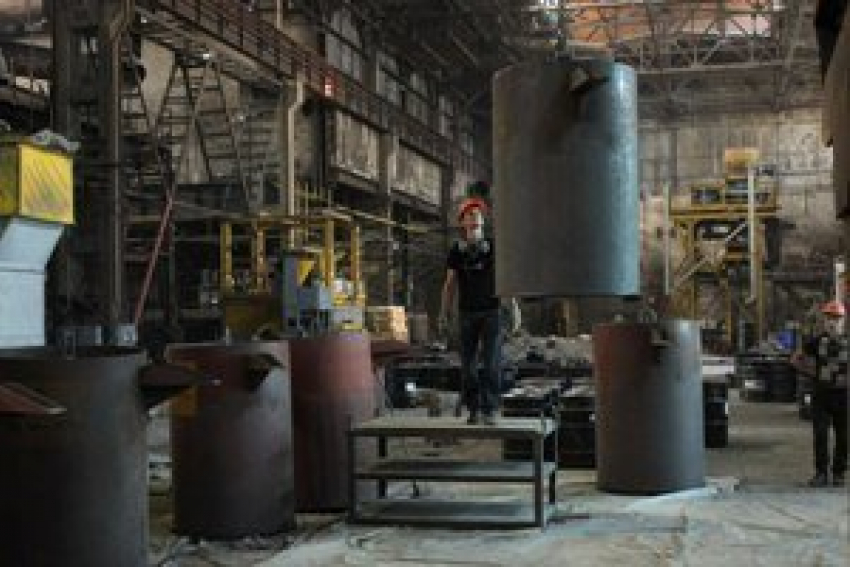 Камышинская городская прокуратура постепенно возвращает невыплаченную зарплату работникам «ГАЗПРОМ-КРАНА» и ферросплавного завода