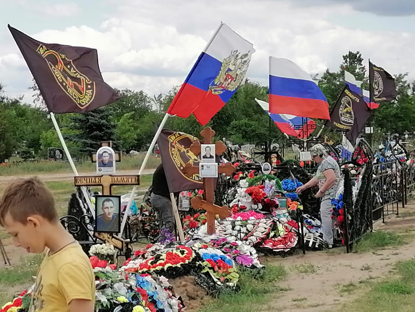 В Камышине по инициативе родственников погибших, а не чиновников начинается обустройство Поклонной тропы у могил героев СВО