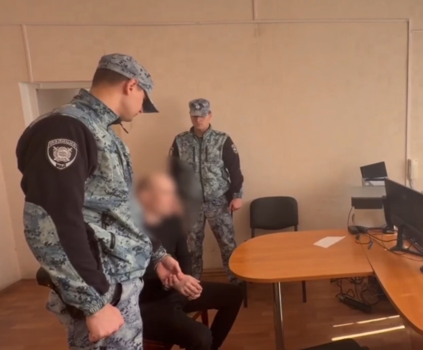 Появилось видео с задержанием подозреваемого в убийстве многодетного отца в магазине «Магнит» на юге Волгограда (ВИДЕО)