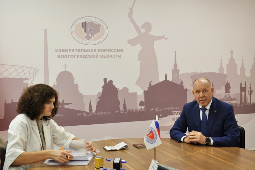 В округе, где на выборах в Госдуму голосуют камышане, появился претендент: первым успел подать документы единоросс