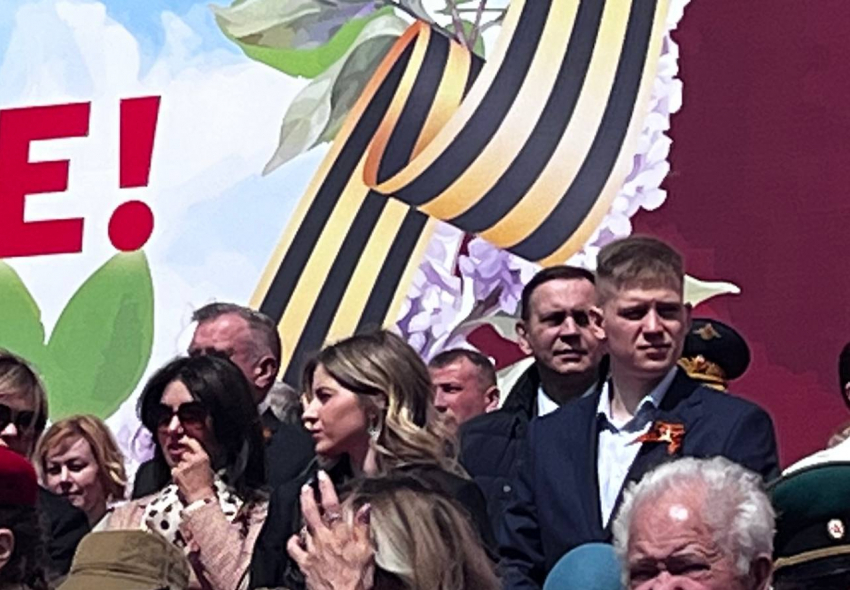Детей губернатора Бочарова заметили на параде в Волгограде, - «Блокнот Волгограда"