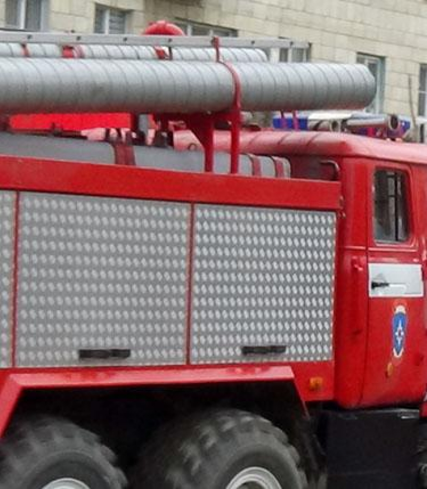 В городе Петров Вал Камышинского района вспыхнул пожар из-за замыкания в электропроводке