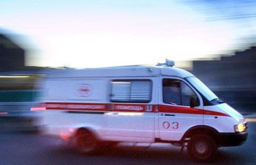 На трассе между Камышином и Волгоградом иномарка влетела в автобус, двое в больнице