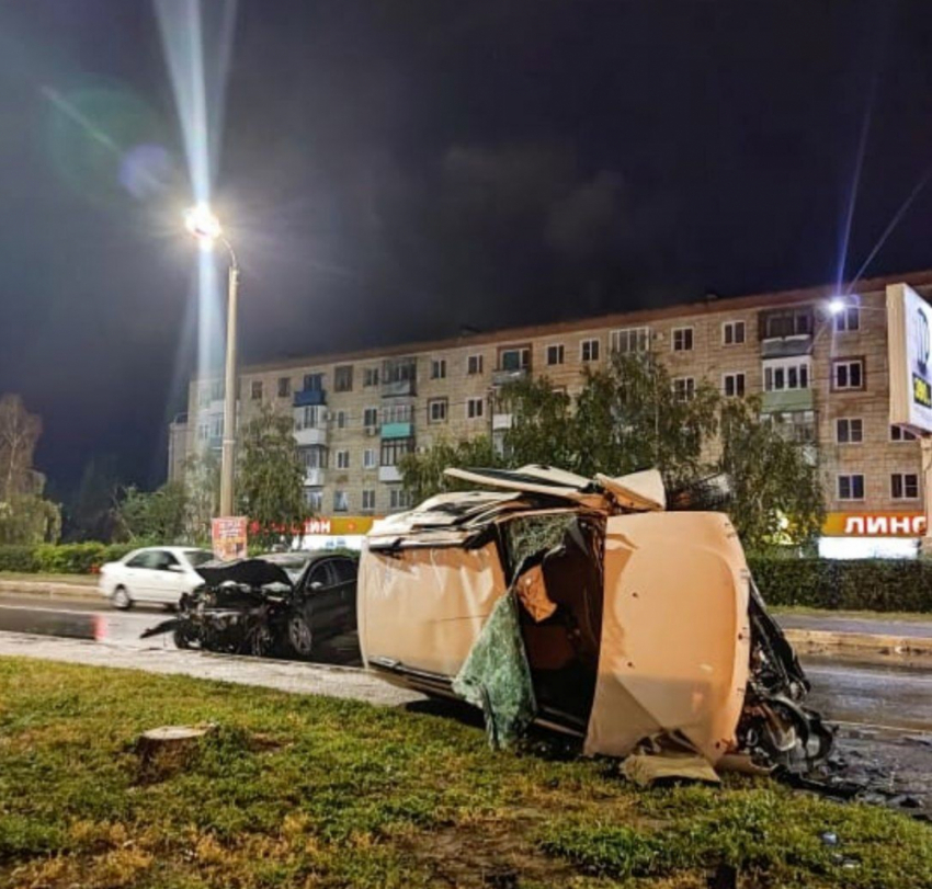 В «Фольксвагене", устроившем аварию на мосту в Камышине, все отказались от того, что были за рулем: полиция просит откликнуться очевидцев