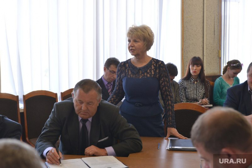 Мэр города подала в суд на депутата, отказавшегося повышать ей зарплату, - «Блокнот.ру"