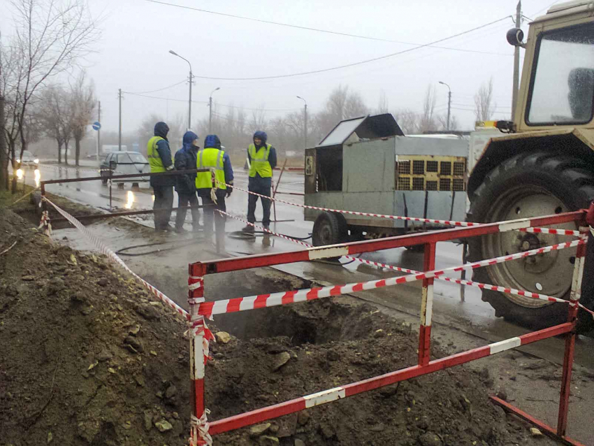 В Камышине зима еще не началась, а аварии на тепловых сетях уже тут как тут