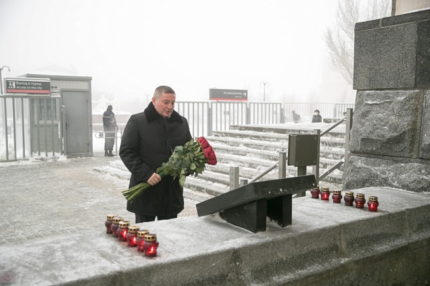 Андрей Бочаров почтил память погибших в терактах 2013 года