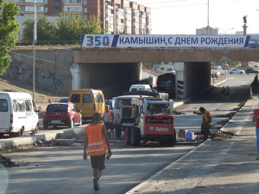 В Камышине дорожники приступают к ремонту покрытия на улице Некрасова