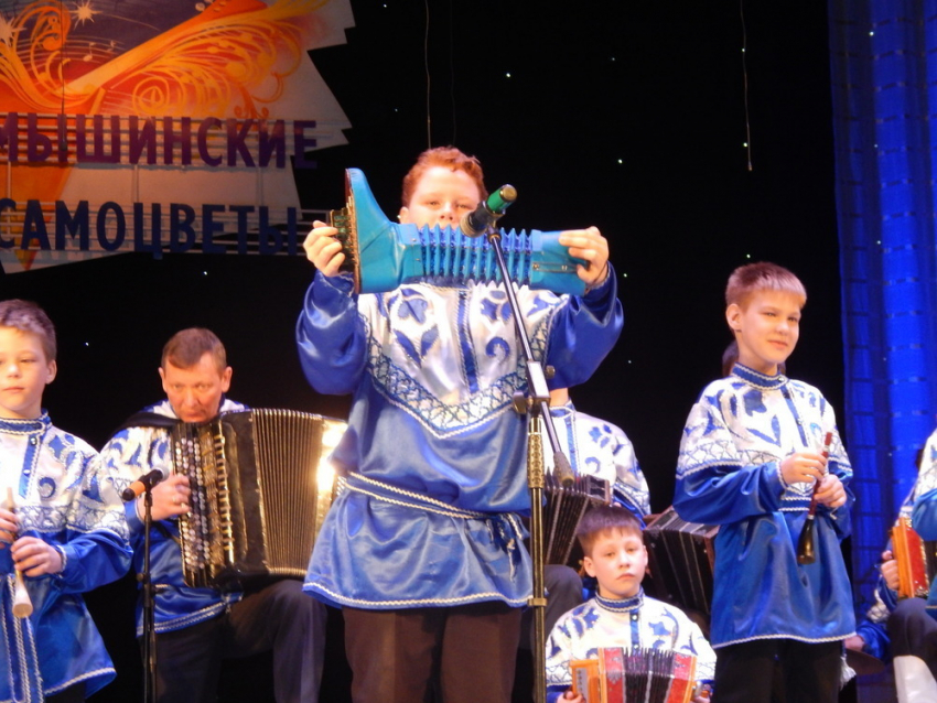 Букетом самобытных талантов предстал перед камышанами фестиваль народной музыки «Камышинские самоцветы"