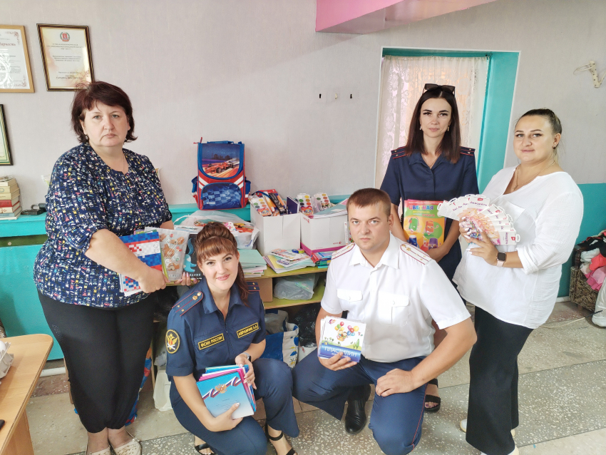 Сотрудники ИК-5 и Камышинской ВК приняли участие благотворительном проекте «Соберем ребёнка в школу»