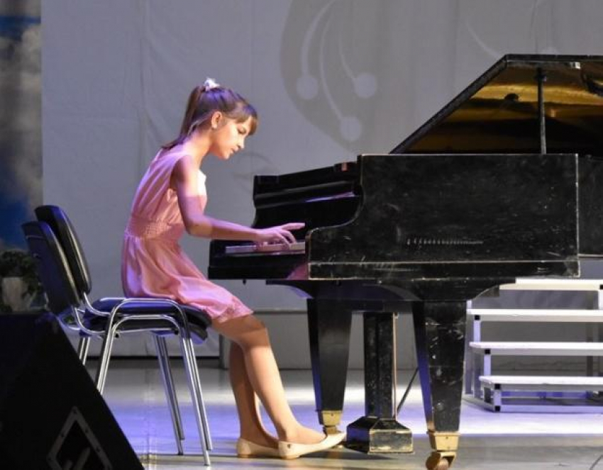 Талантливая камышинская пианистка Катя Куксгаузен из Антиповки едет во Всероссийский детский центр «Орленок» 