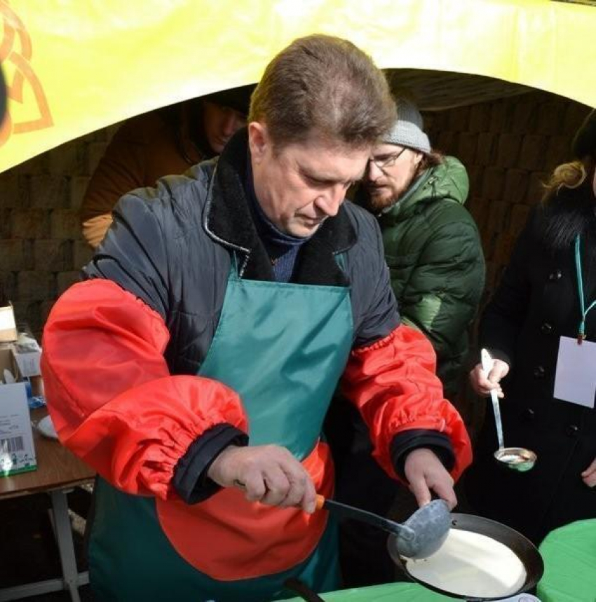 В программе Масленицы в Камышине вновь запланирована площадка, где соревнуются в кухонном  мастерстве высокопоставленные чиновники