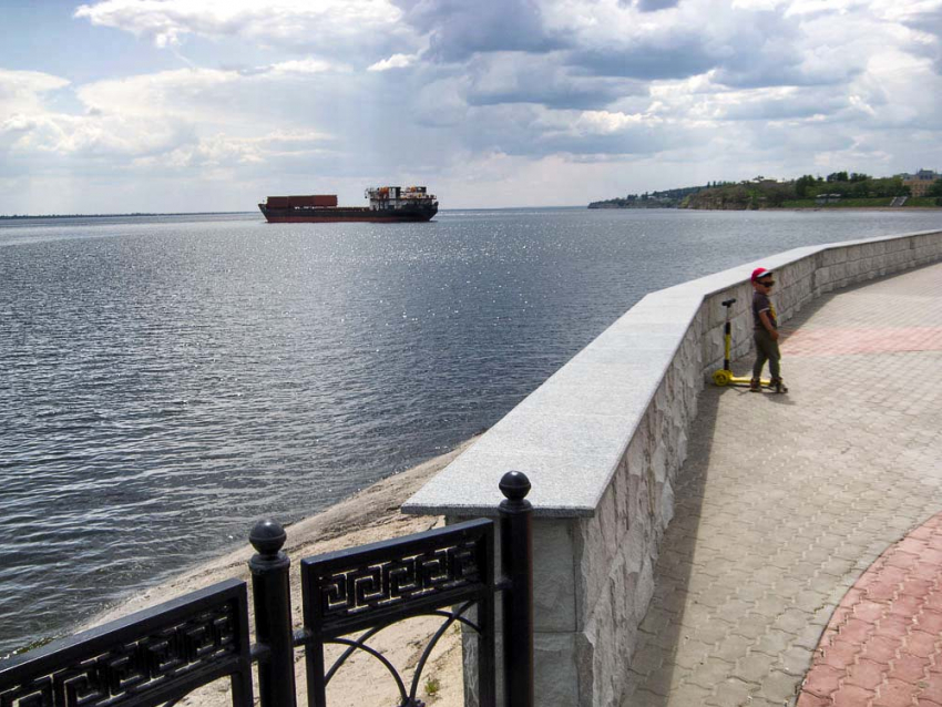 Экологи бьют тревогу: Волга на старте купального сезона заражена марганцем