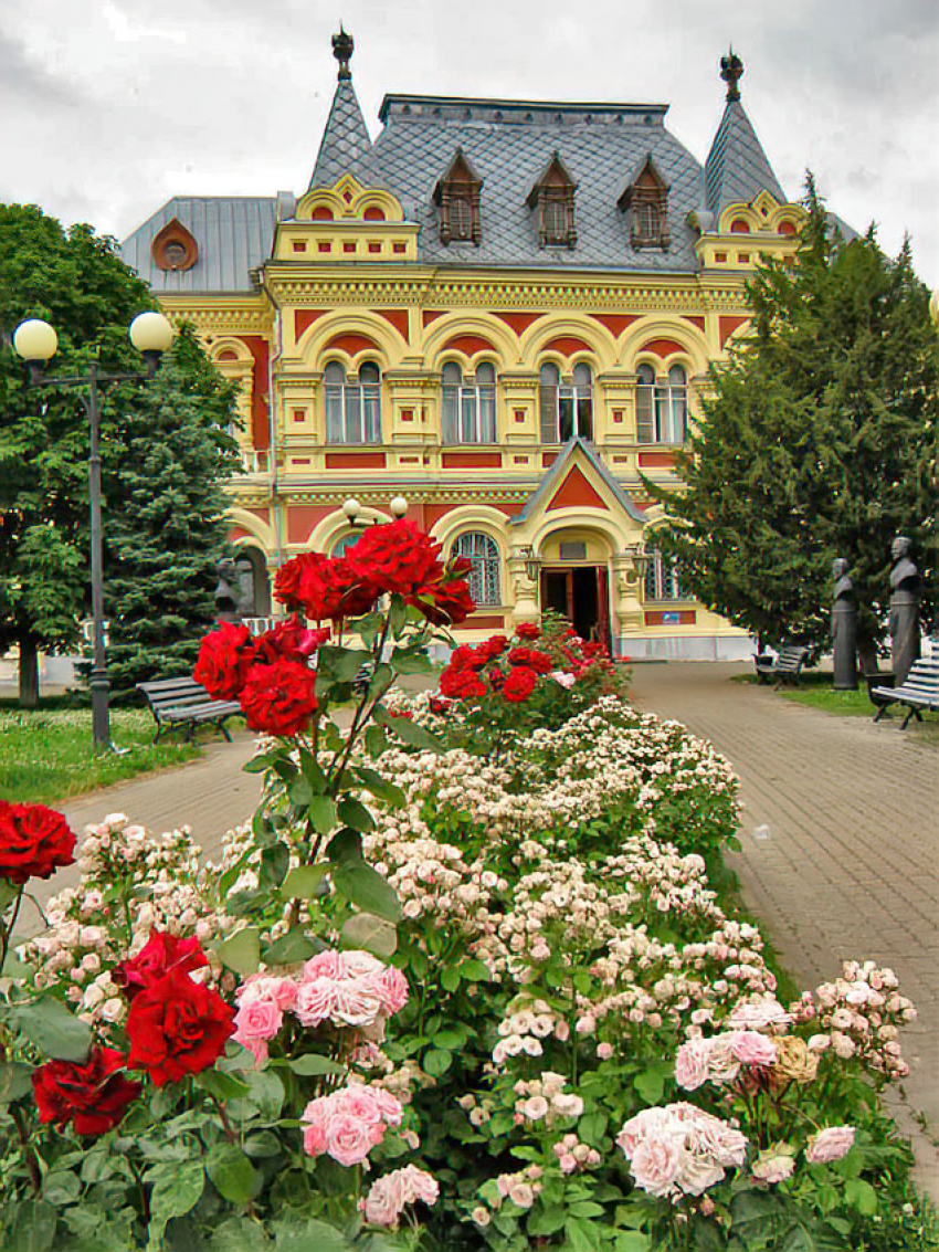 Оригинальная выставка «Сновидения города N» открыта в Камышинском музее