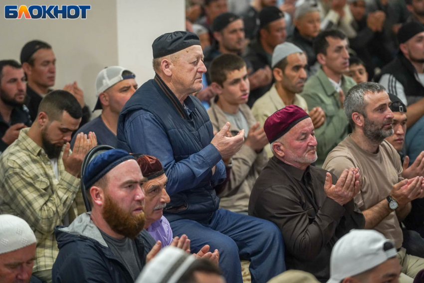 Две тысячи мусульман собрались в Волгоградской области на особую молитву