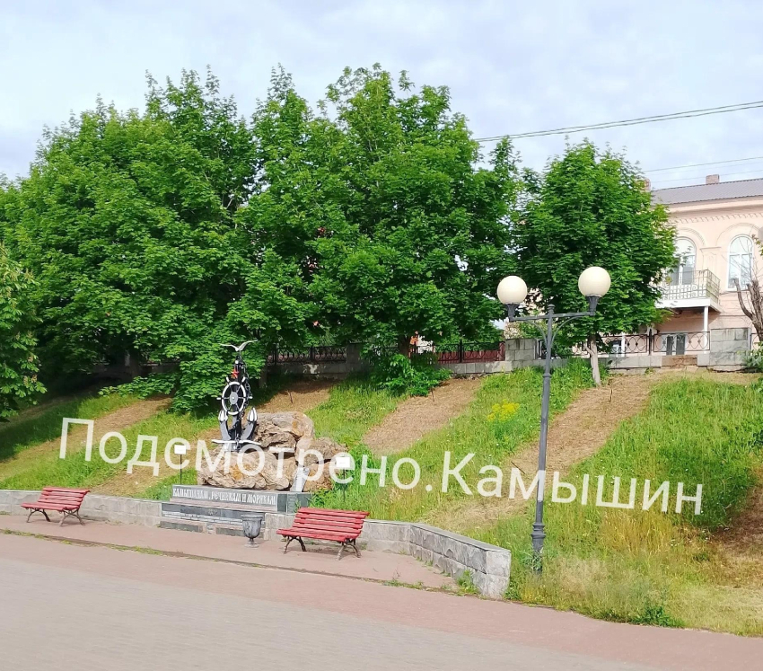 Газета Станислава Зинченко бесстрашно раскрыла «диверсии» с газоном на центральной набережной Камышина
