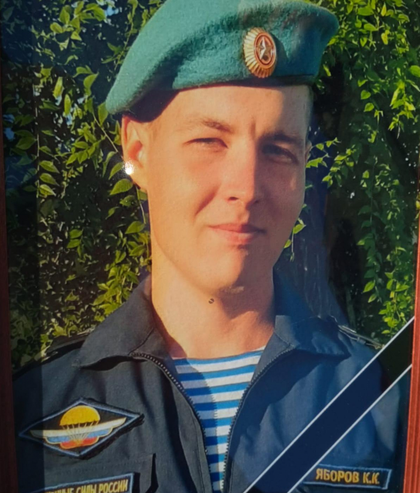 В Камышине провожают в последний путь Кирилла Яборова - десантника, погибшего в Донбассе 