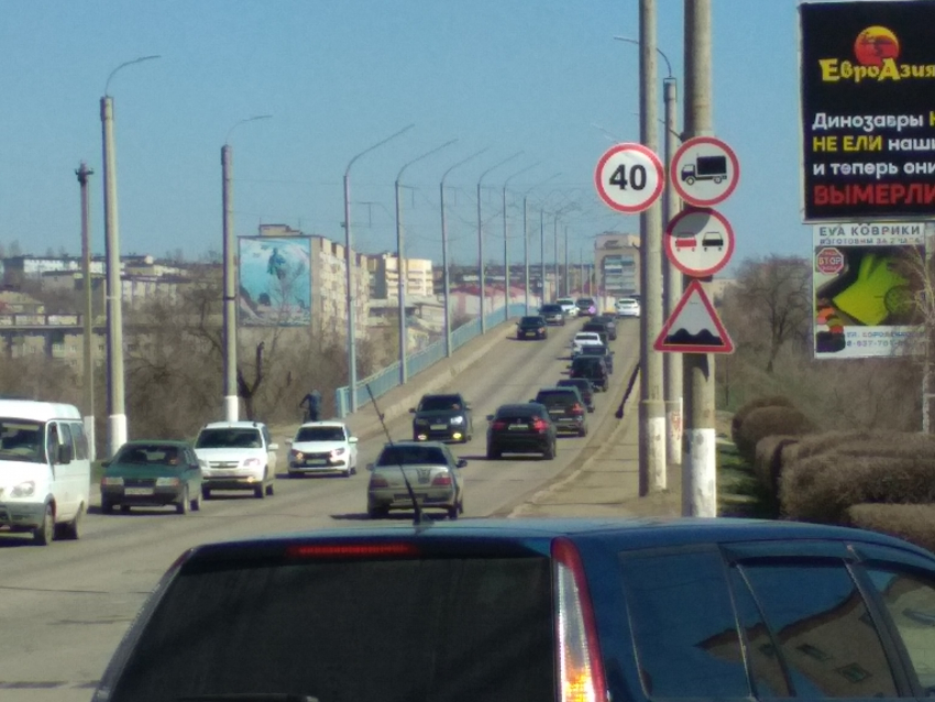 Бородинский мост в Камышине власти города «доремонтировали» до знака «Неровная дорога", как на захолустном проселке? - камышанин