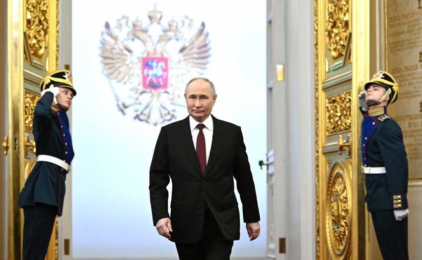 Перед церемонией инаугурации Владимир Путин тепло обнял известную волгоградку, композитора Александру Пахмутову, - «Блокнот Волгограда» (ВИДЕО)