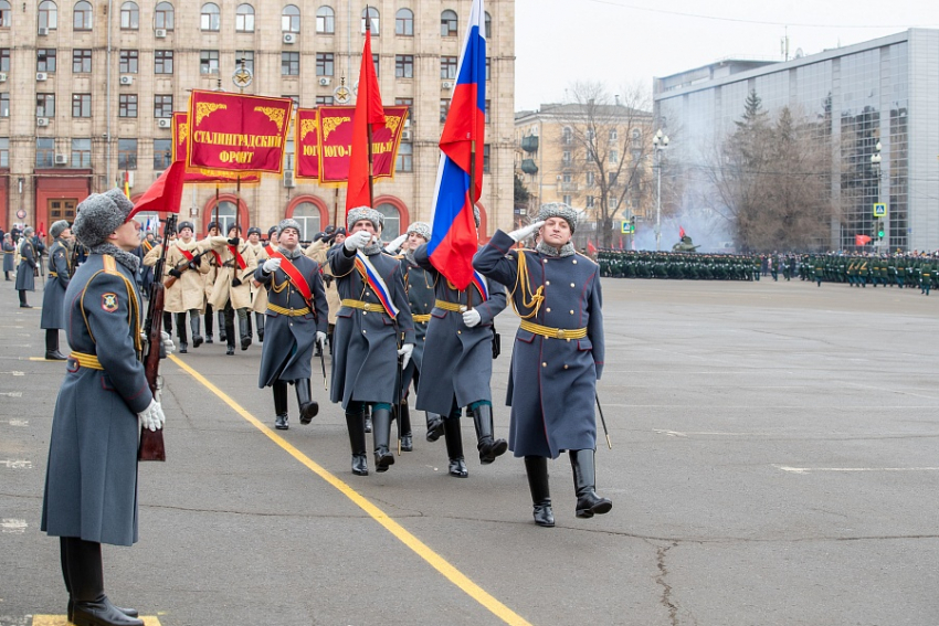 В Волгоградской области прошёл парад в честь юбилея Сталинградской победы 