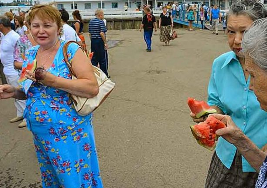 Хватит ли на Арбузном фестивале в Камышине туалетов для массового пиршества, во время которого будет съедено 10 тонн полосатой ягоды?