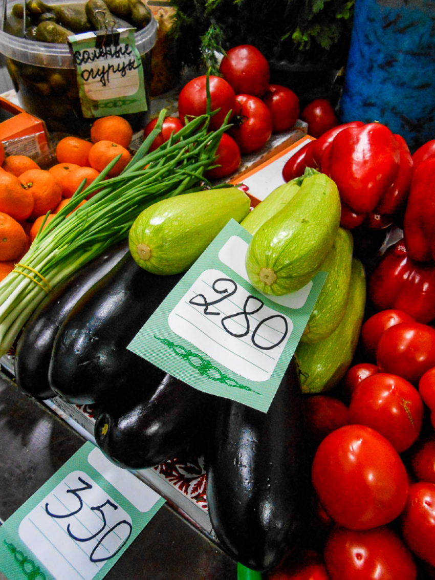 В Камышине свежие кабачки выложили на центральном рынке по головокружительной цене