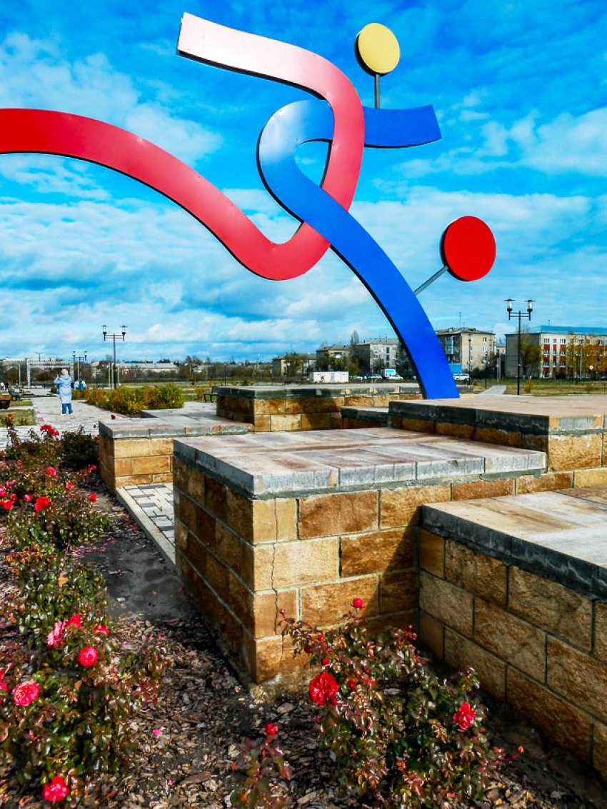 В Камышине потрескался постамент главного символа парка Текстильщиков