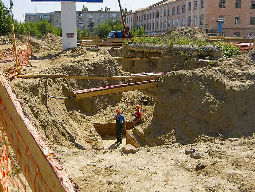 Скоро отопительный сезон, а на улице Ленина энергетики все раскопали, - камышанка