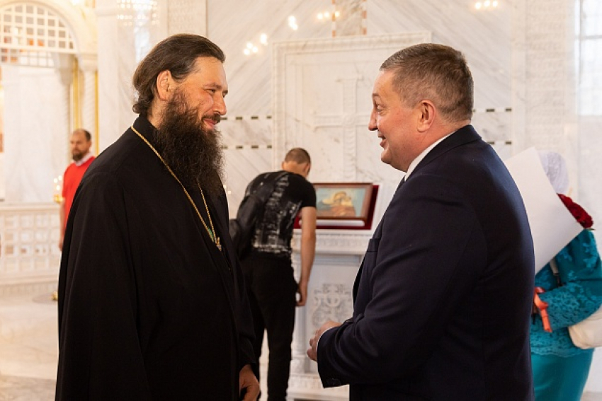 Андрей Бочаров поздравил с юбилеем митрополита Волгоградского и Камышинского Феодора
