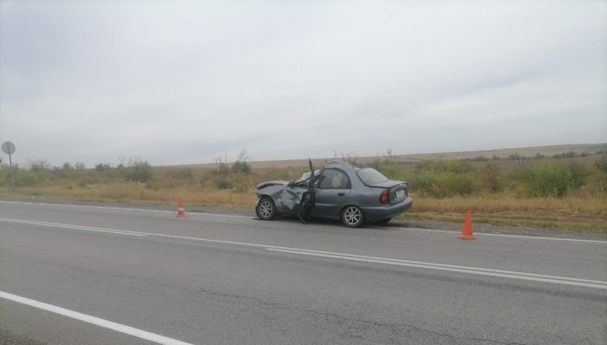 На трассе между Камышином и Волгоградом 2 сентября 73-летний пенсионер «влепился» в фуру и вместе с пассажиром попал на хирургический стол