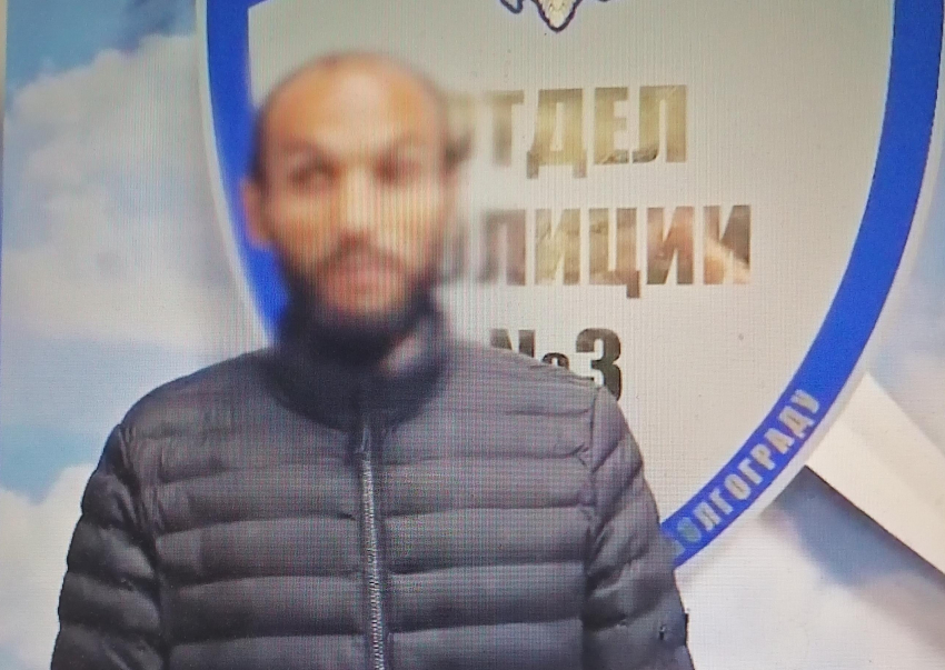 Волгоградские полицейские задержали курьера, переводившего денежные средства мошенникам (ВИДЕО)