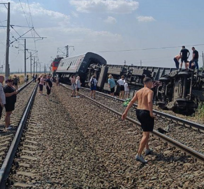 В Волгоградской области сошел с рельсов пассажирский поезд, выполнявший маршрут на черноморский курорт (ВИДЕО)