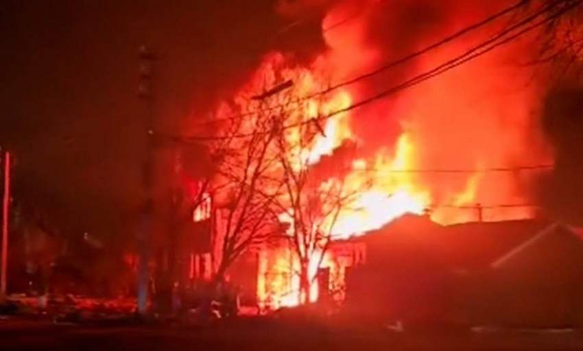 Беспилотники ВСУ атаковали Ростов-на-Дону: под ударом оказались танкер и жилые дома, есть погибшие