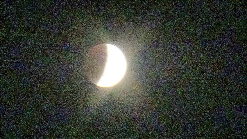 Публикуем первые кадры лунного затмения над Камышином в реальном времени