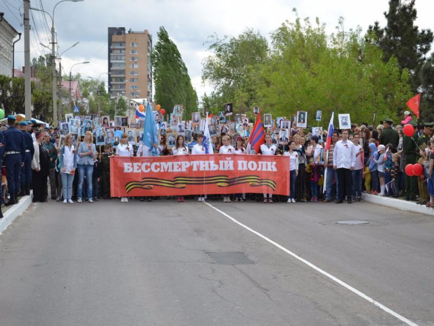 Бессмертный полк в Камышине под майским дождем