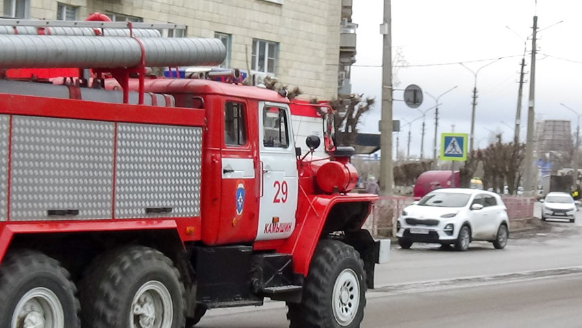 В Камышине произошел пожар в вагончике-бытовке